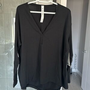 Lululemon NWT back on action v neck long sleeve black size 10